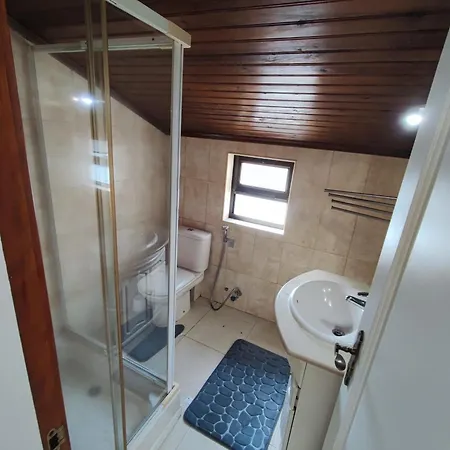 Alenquer, 3-Bedroom Apartment In Alojamento Santa Catarina Апартаменты Аленкер