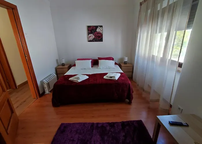 Alenquer, 3-Bedroom Apartment In Alojamento Santa Catarina Аленкер