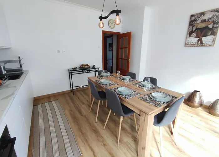 Alenquer, 3-Bedroom Apartment In Alojamento Santa Catarina * Аленкер